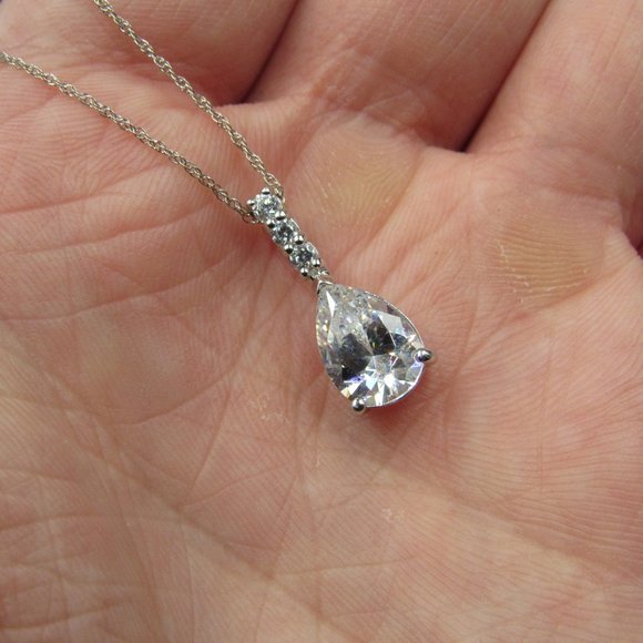 20" 10K Gold Teardrop Cubic Zirconia Gem Necklace - Picture 3 of 7